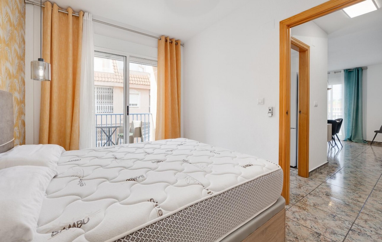 Resale - Lägenhet - Torrevieja - Playa de los Naufragos