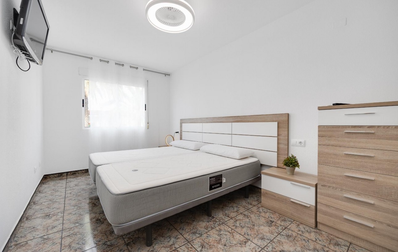 Resale - Lägenhet - Torrevieja - Playa de los Naufragos