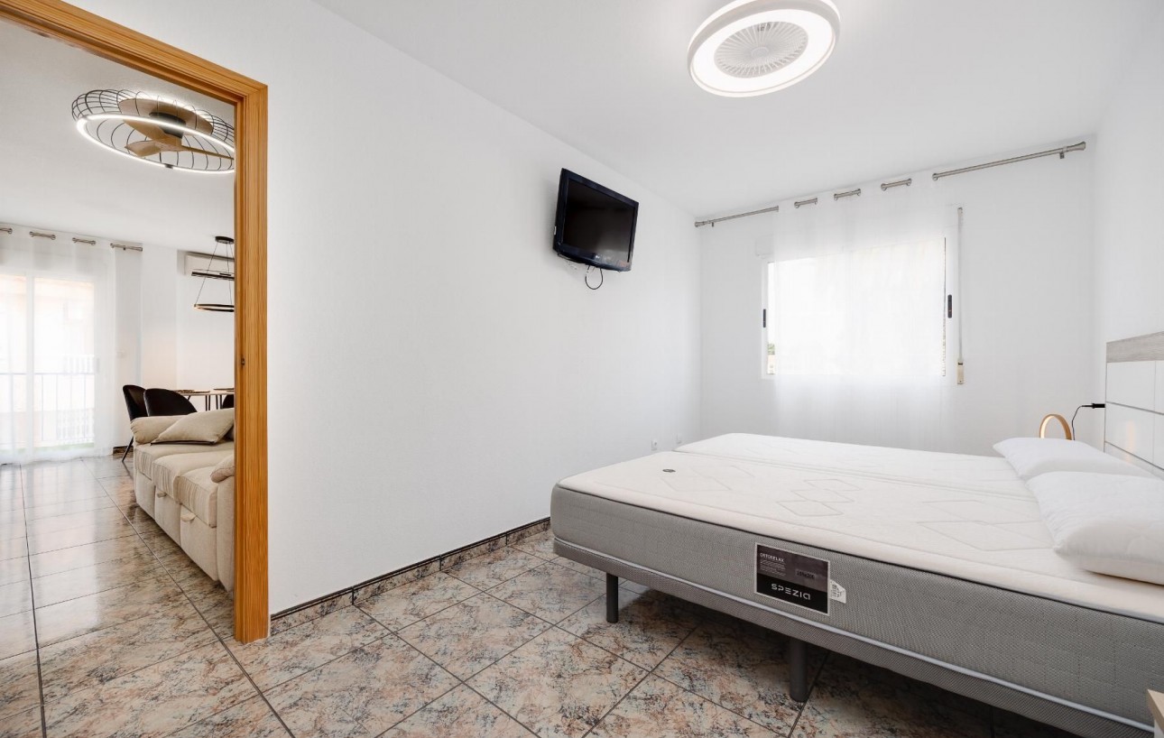 Resale - Lägenhet - Torrevieja - Playa de los Naufragos