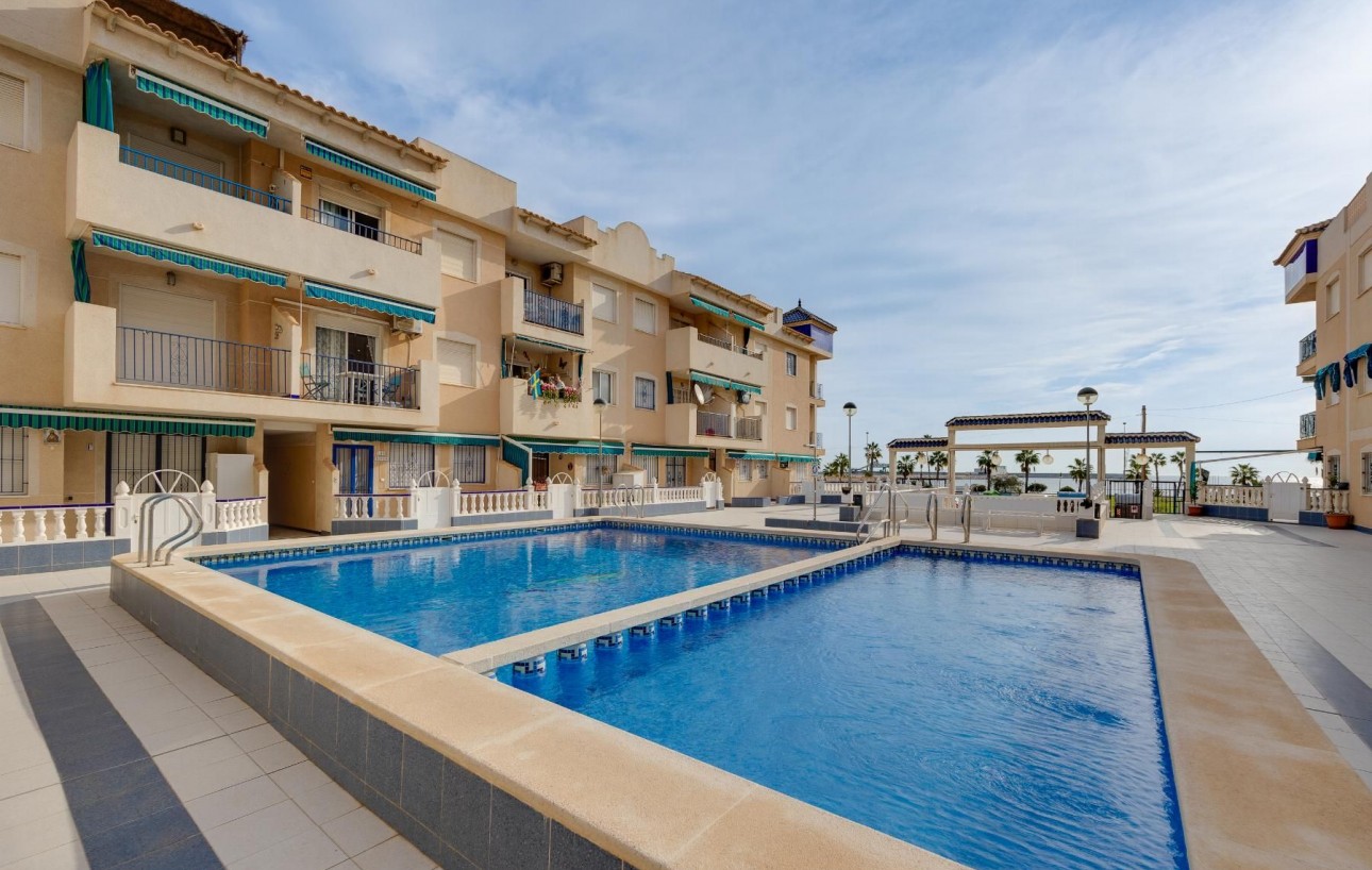 Resale - Lägenhet - Torrevieja - Playa de los Naufragos
