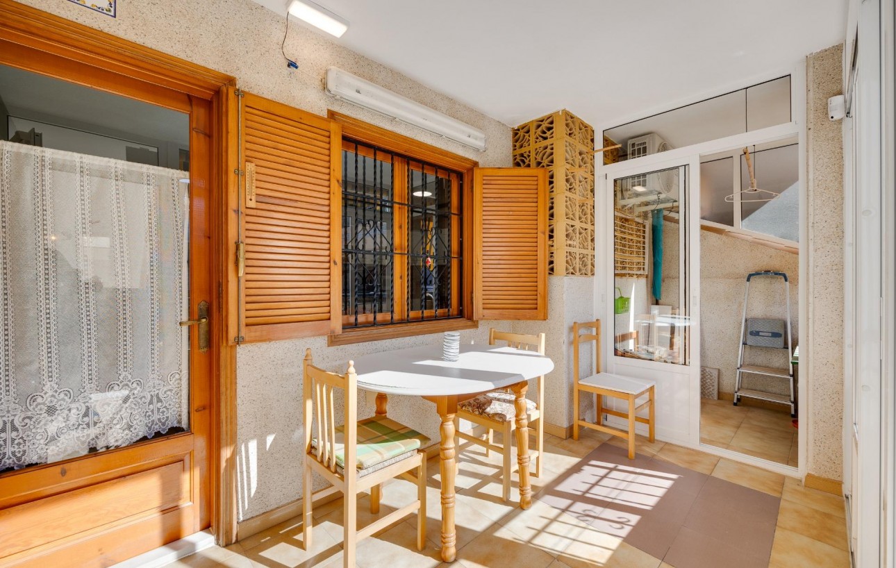 Resale - Lägenhet - Torrevieja - Playa de los Naufragos
