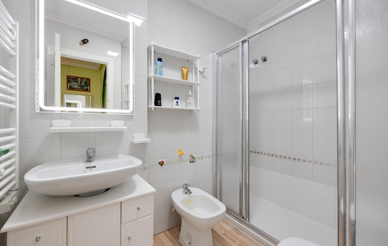 Resale - Lägenhet - Torrevieja - Playa de los Naufragos