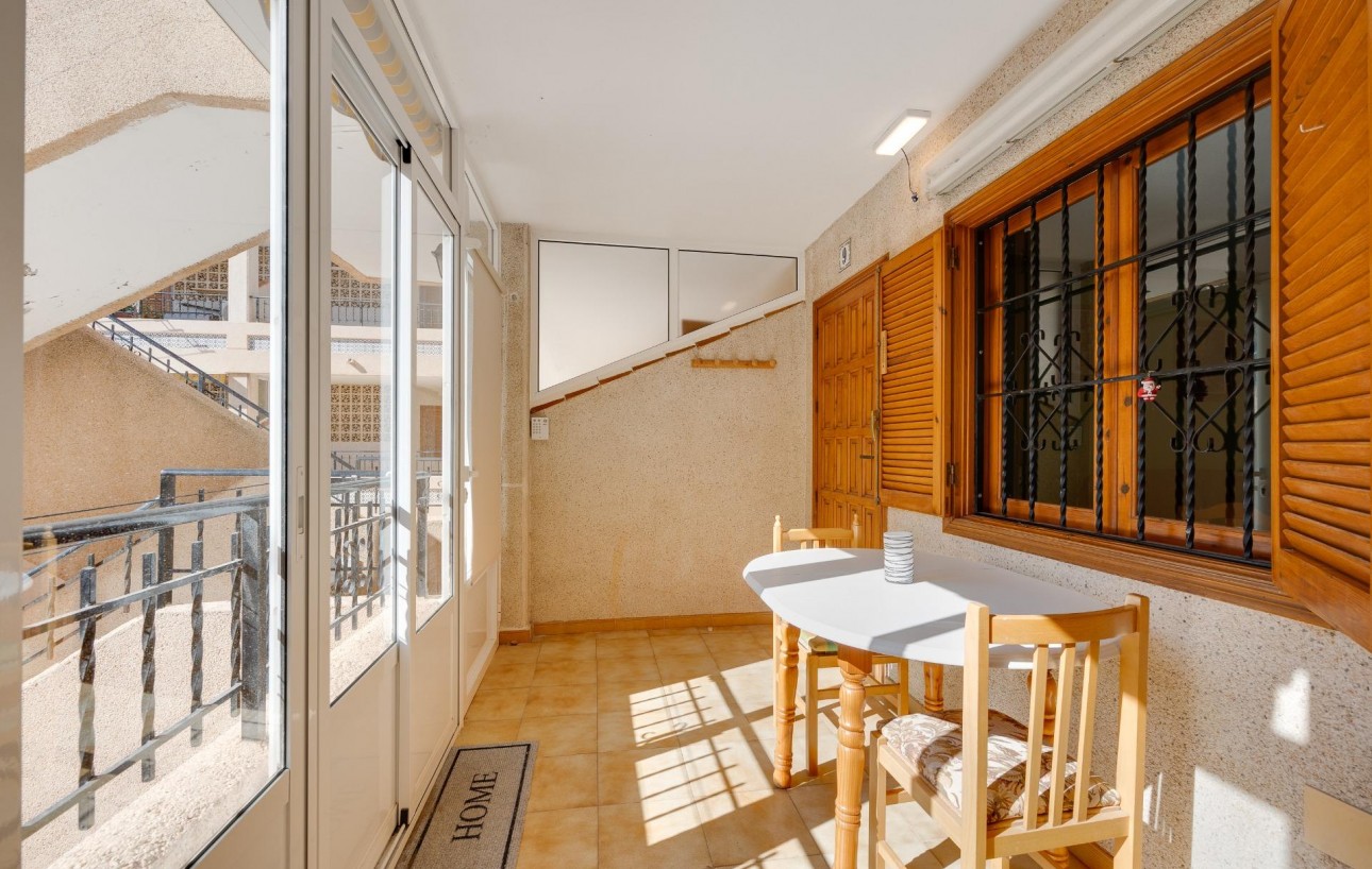 Resale - Lägenhet - Torrevieja - Playa de los Naufragos