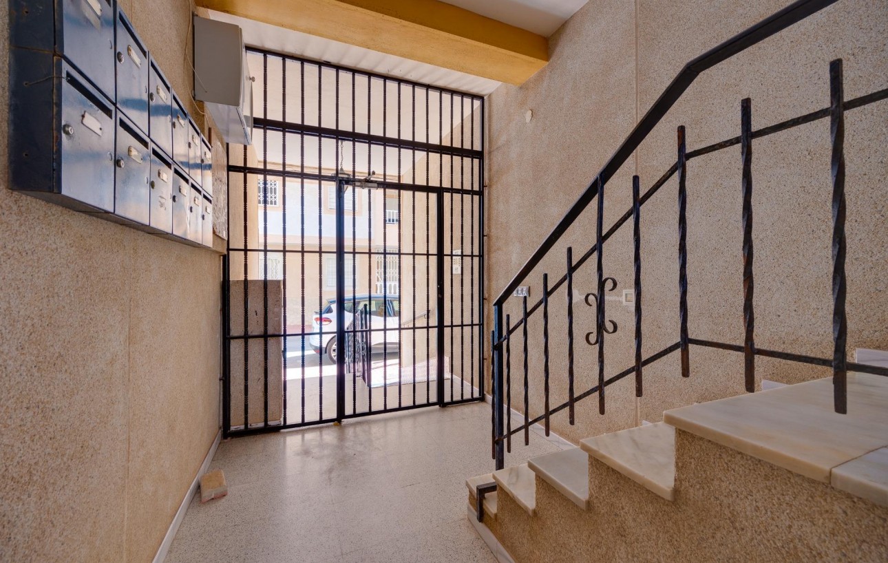 Resale - Lägenhet - Torrevieja - Playa de los Naufragos