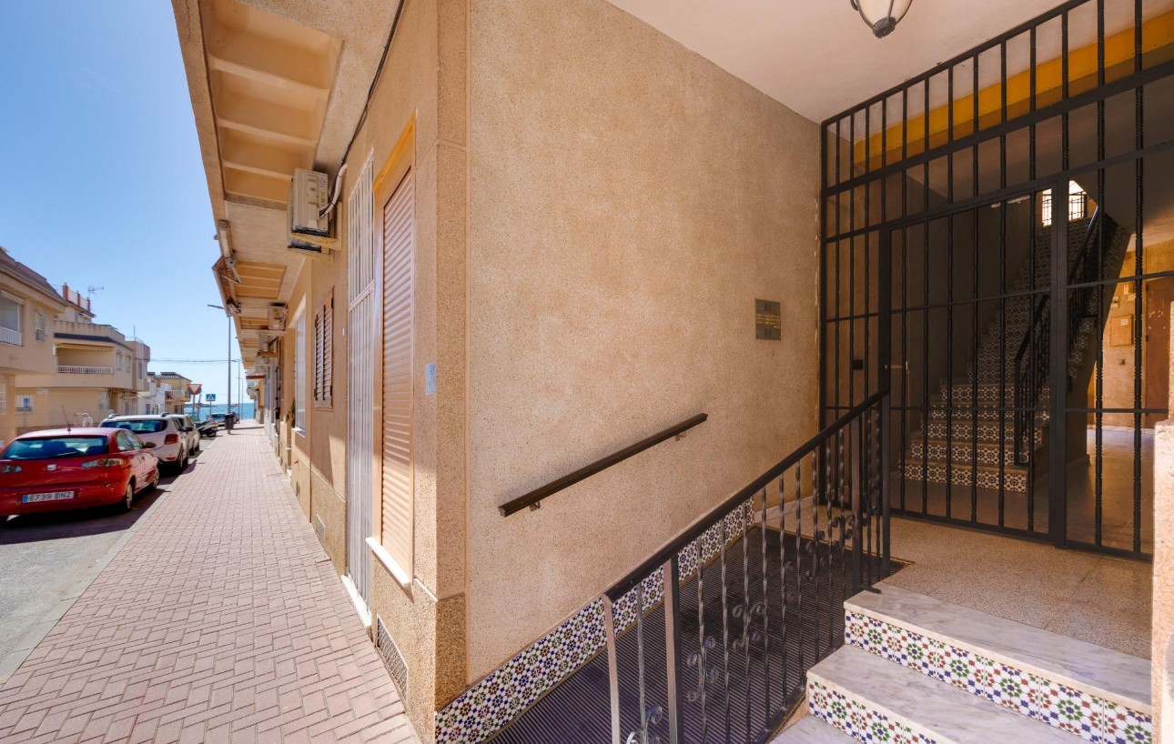 Resale - Lägenhet - Torrevieja - Playa de los Naufragos