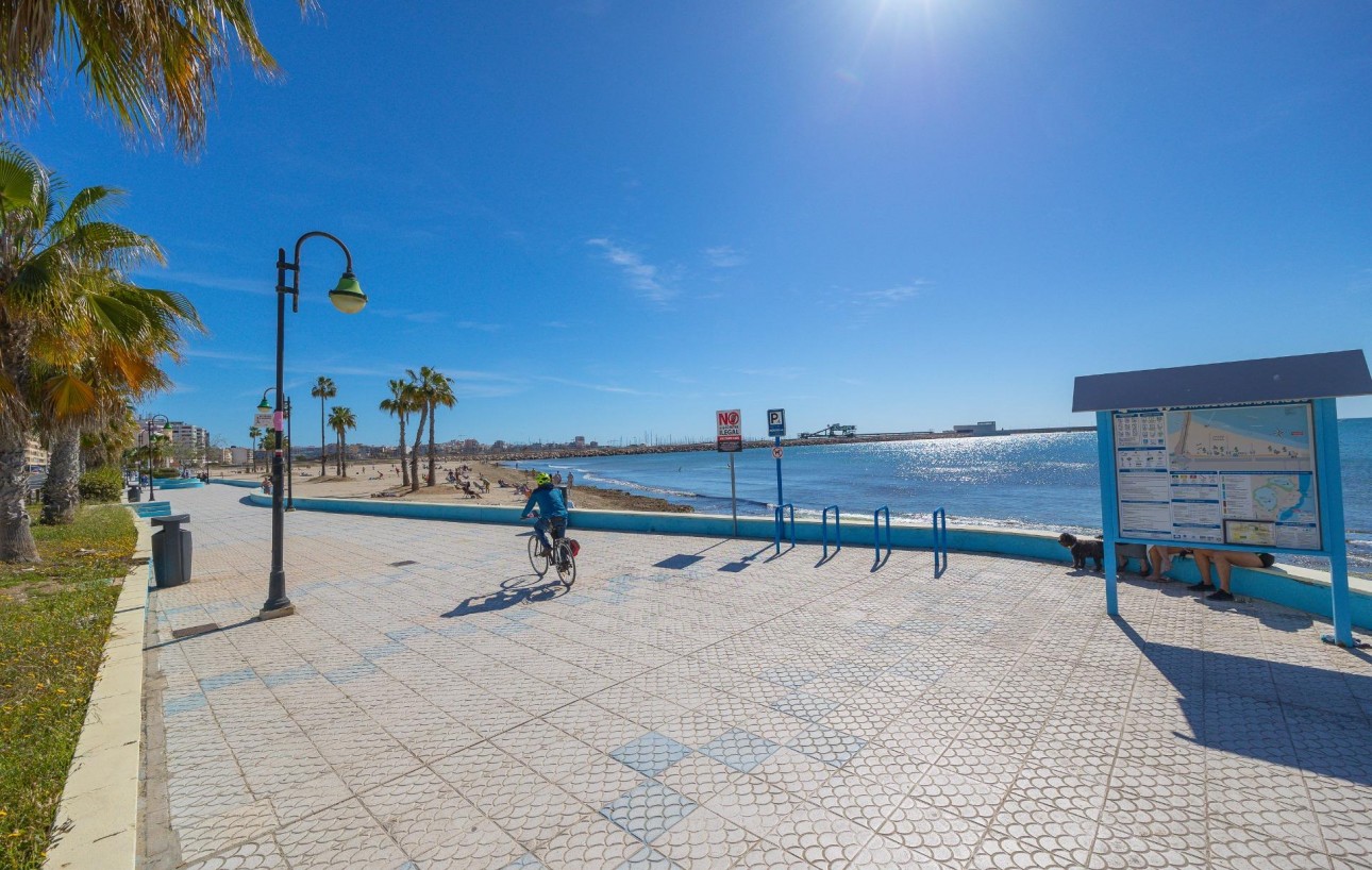 Resale - Lägenhet - Torrevieja - Playa de los Naufragos