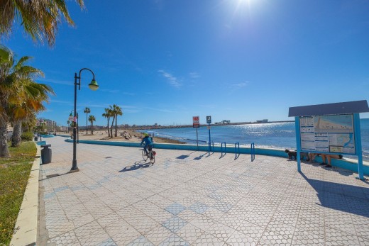 Resale - Lägenhet - Torrevieja - Playa de los Naufragos