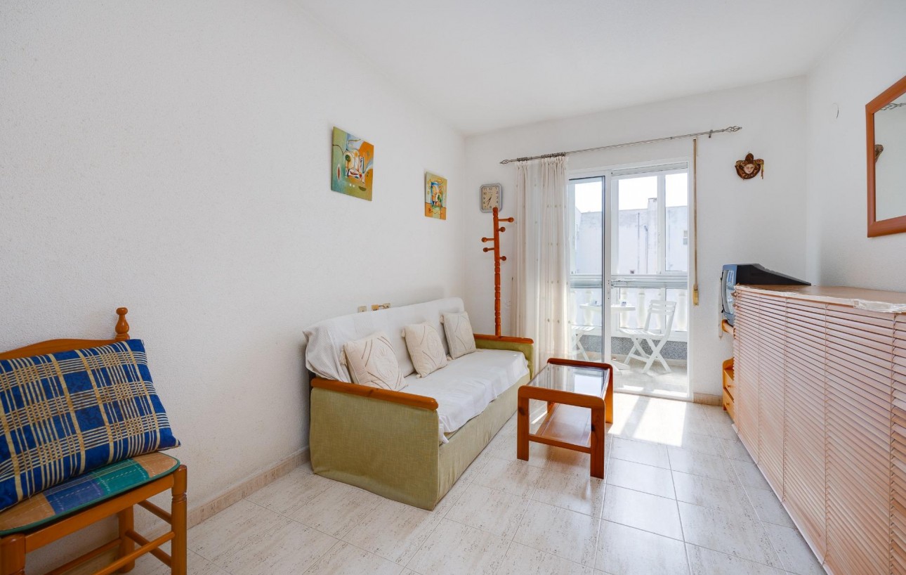 Resale - Studie - Torrevieja - Habaneras