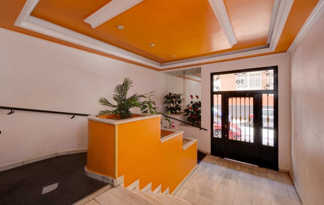 Resale - Studie - Torrevieja - Habaneras