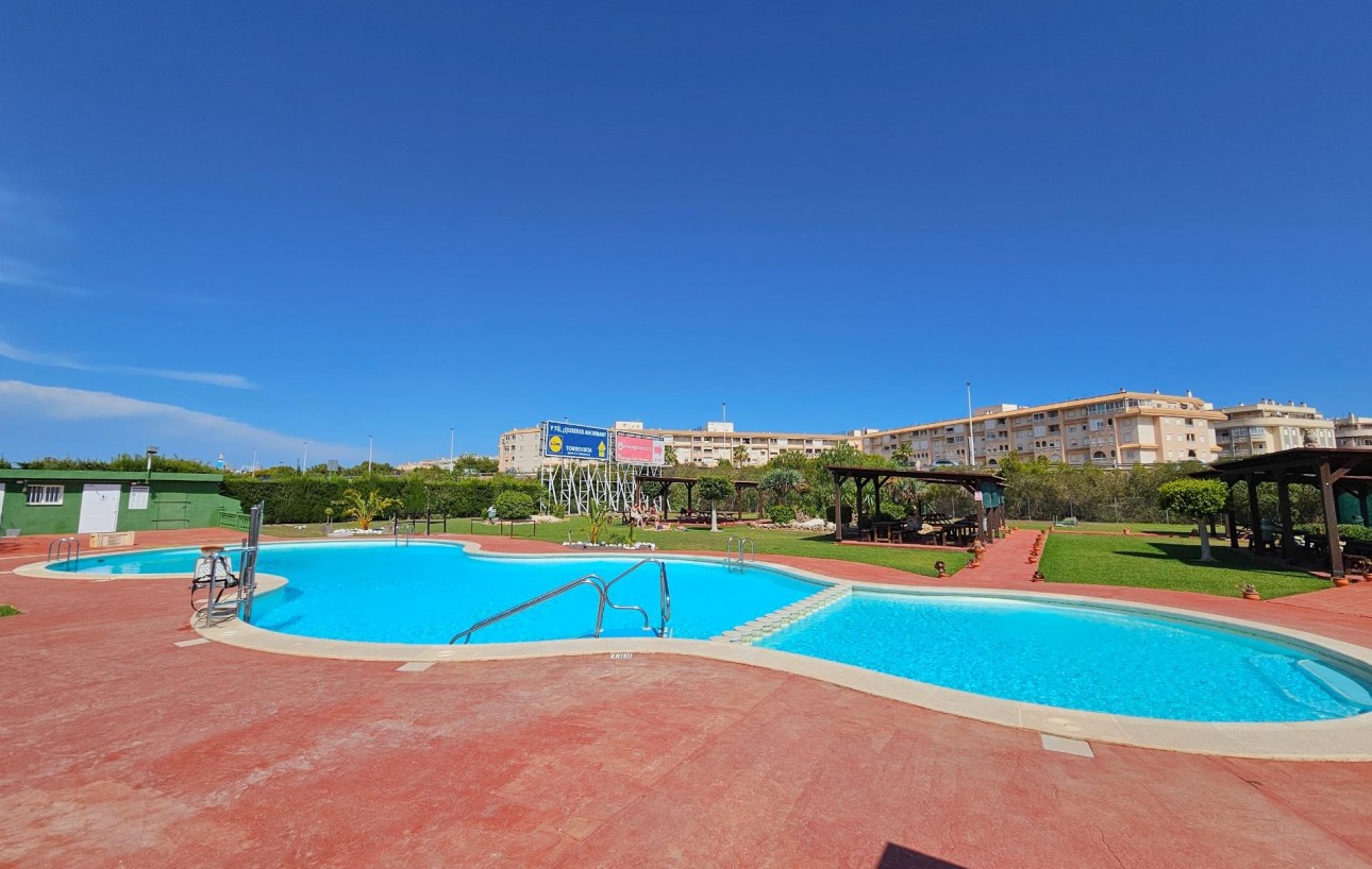 Resale - Bungalow Planta Alta - Torrevieja - Centro