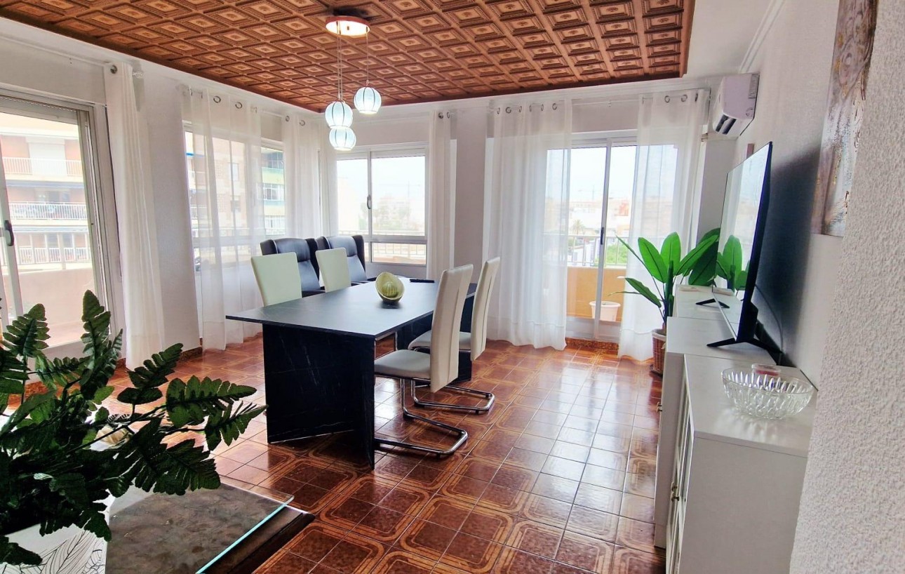 Resale - Lägenhet - Torrevieja - Acequion