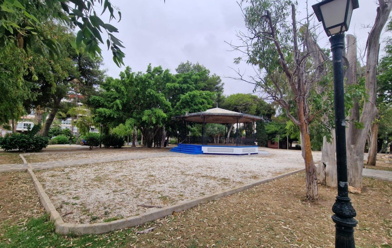 Resale - Lägenhet - Torrevieja - Acequion