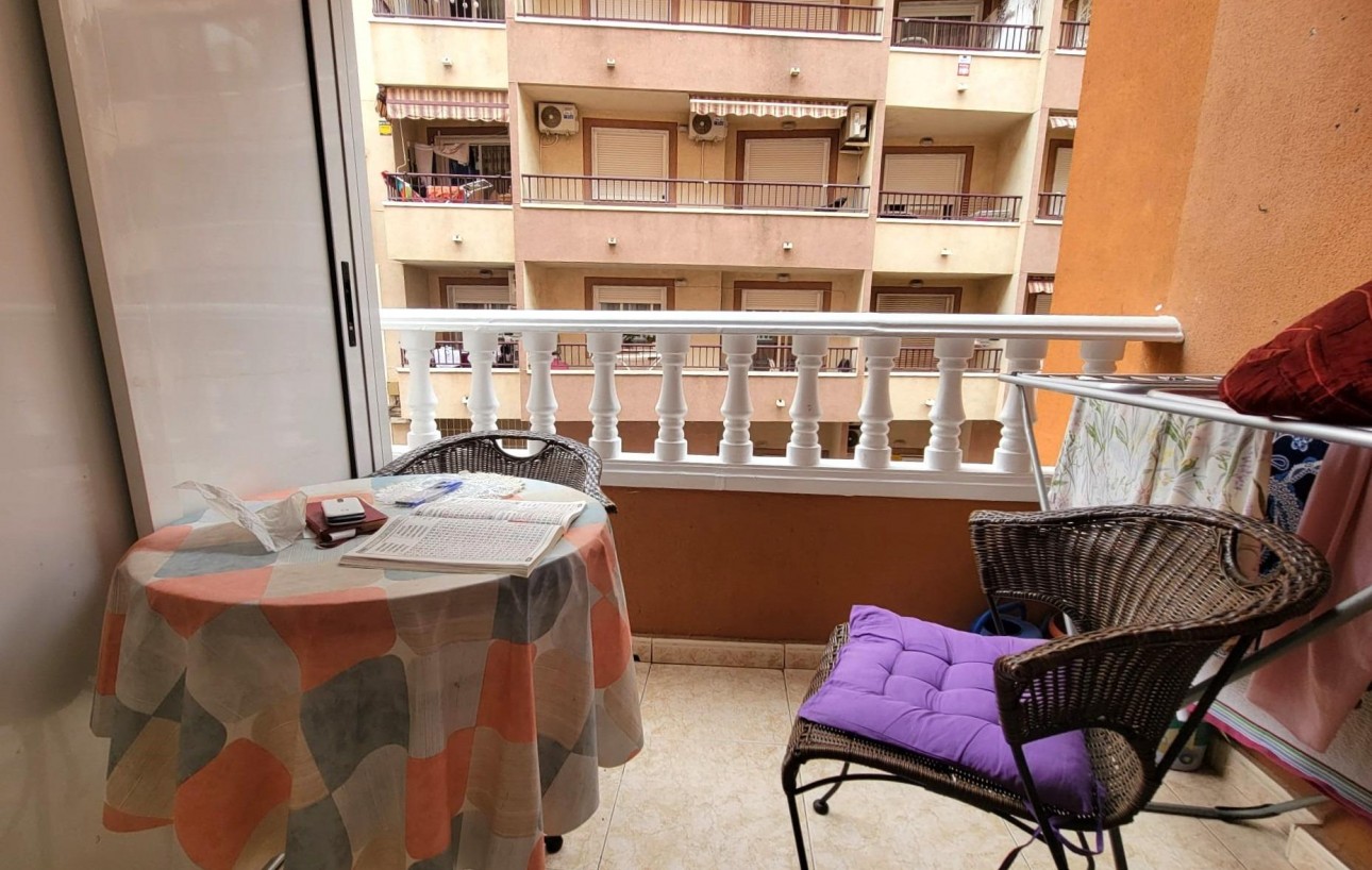 Sale - Apartment - Torrevieja - Centro