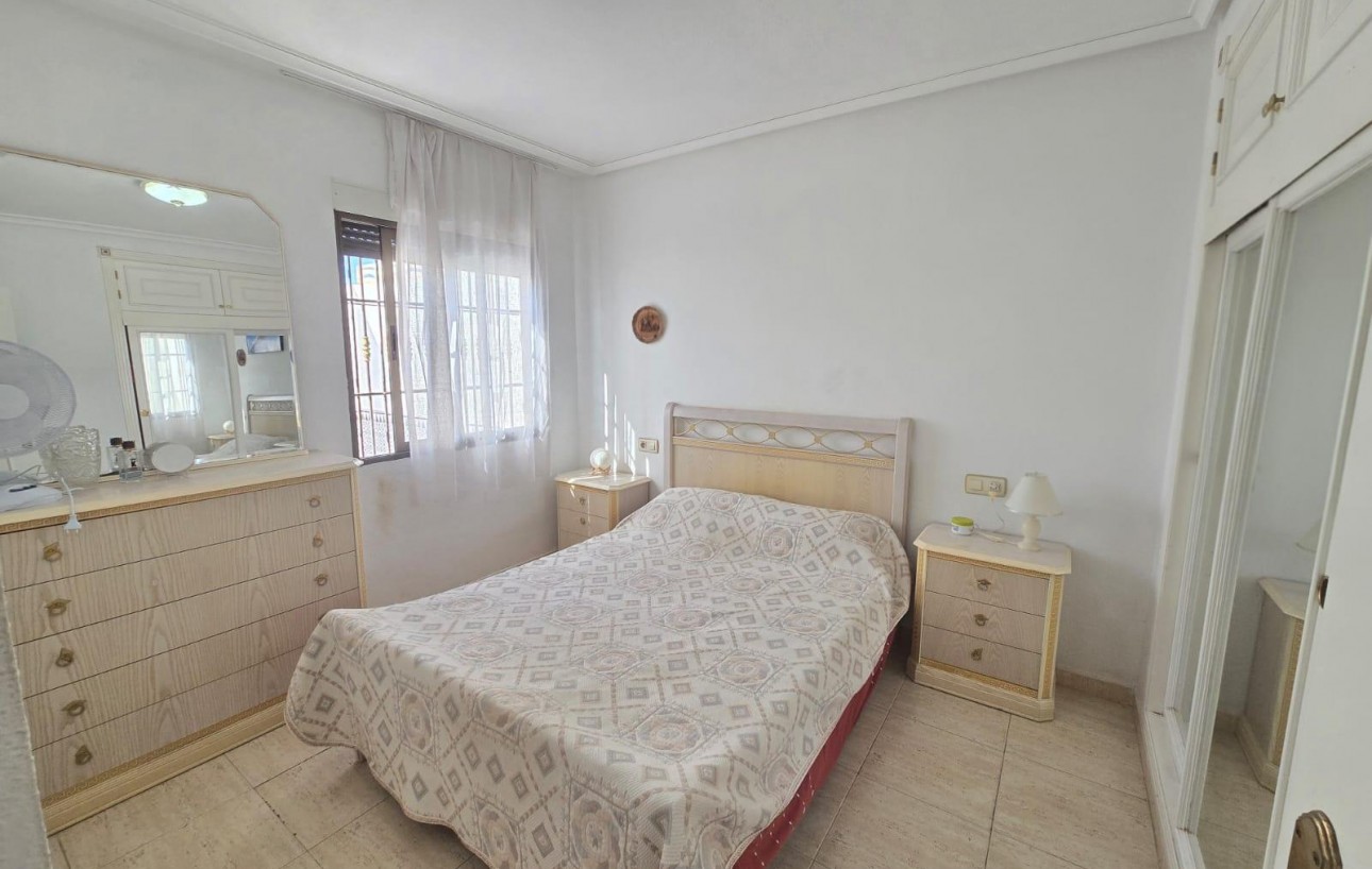 Sale - Bungalow Planta Baja - Torrevieja - Aguas Nuevas