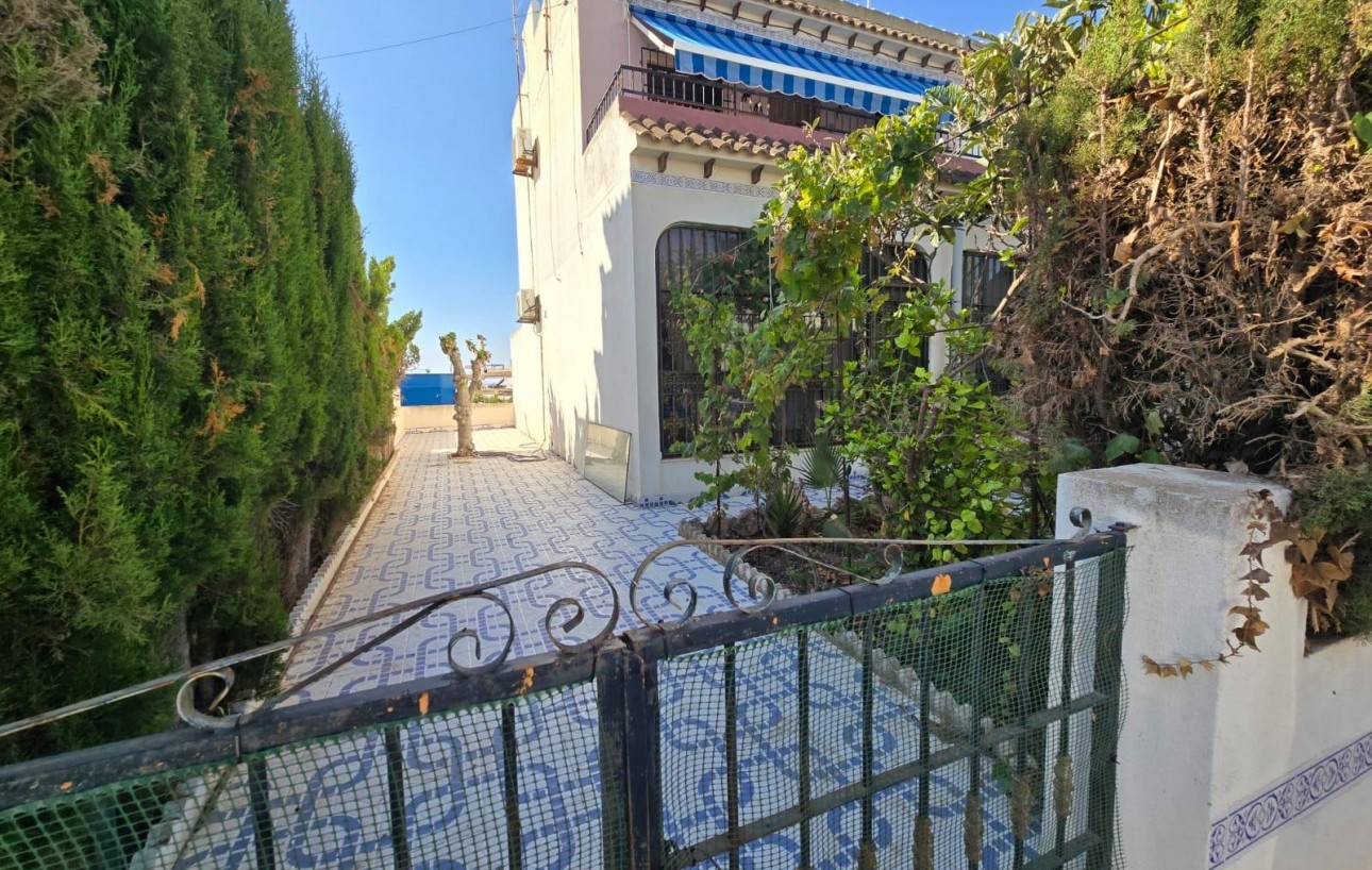 Sale - Bungalow Planta Baja - Torrevieja - Aguas Nuevas
