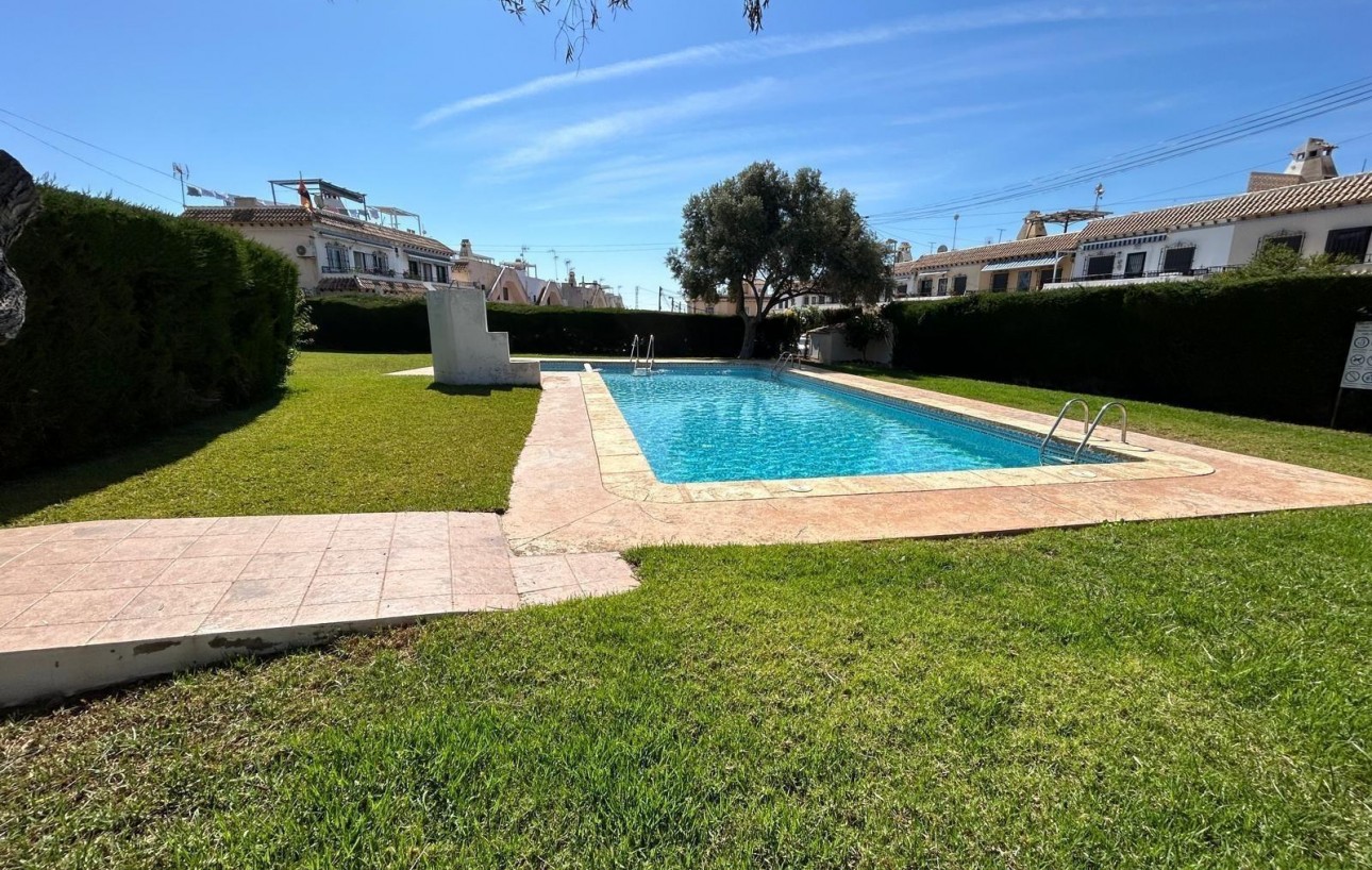 Sale - Bungalow Planta Baja - Torrevieja - Aguas Nuevas