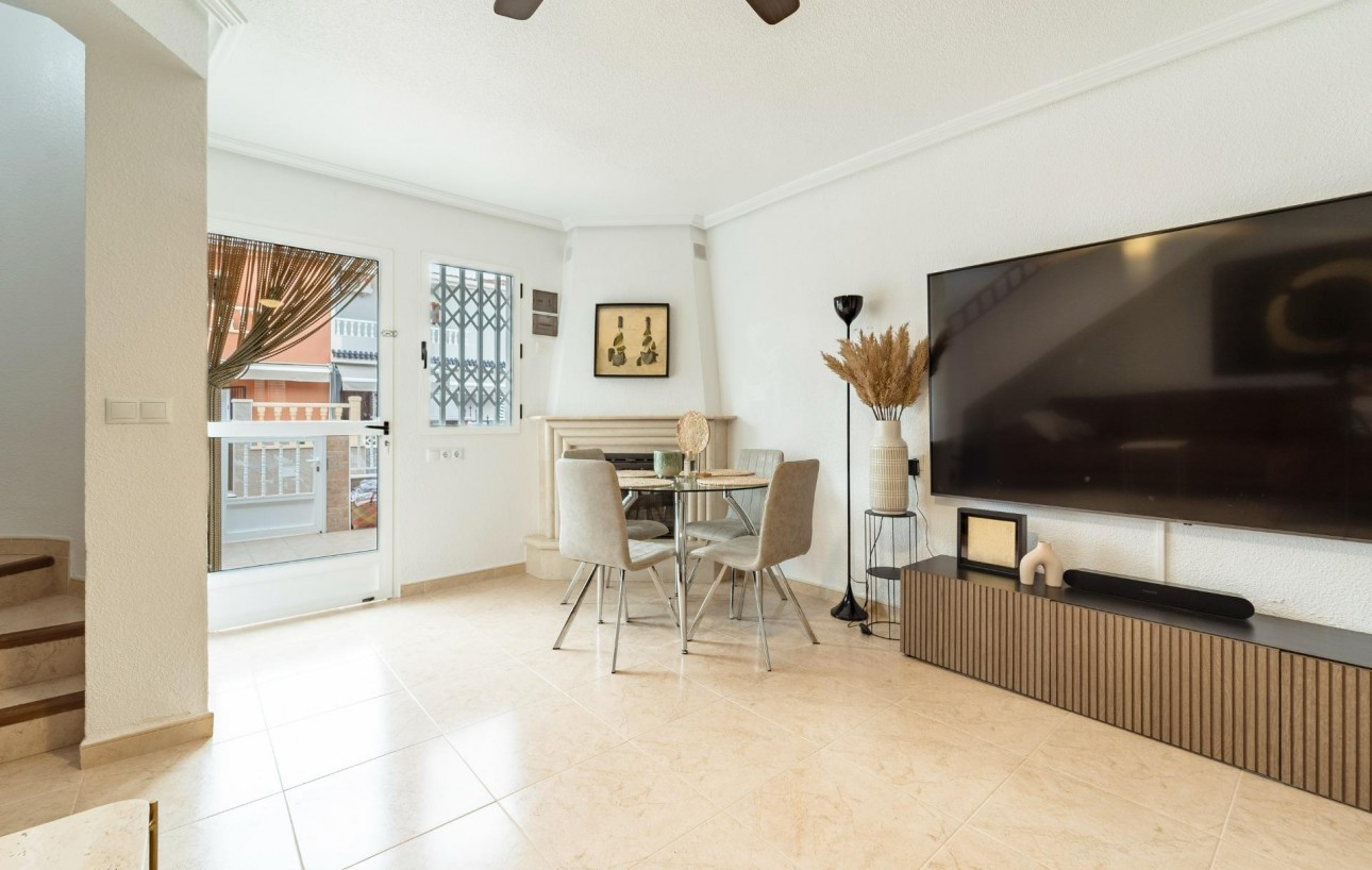 Sale - Casa Tipo Dúplex - Torrevieja - Playa de los Naufragos