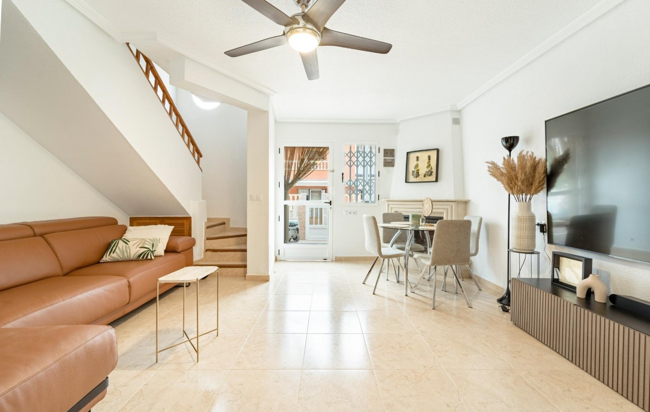 Sale - Casa Tipo Dúplex - Torrevieja - Playa de los Naufragos