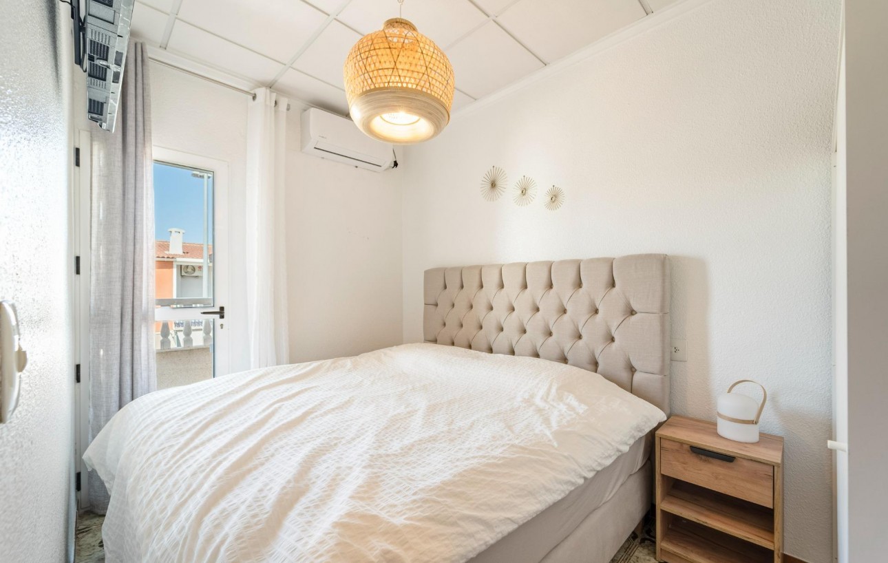 Sale - Casa Tipo Dúplex - Torrevieja - Playa de los Naufragos