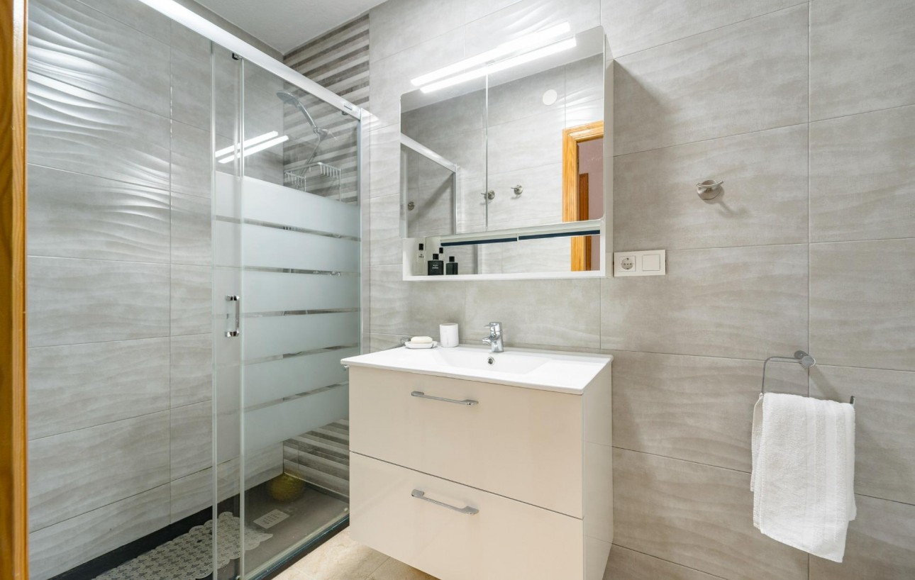 Sale - Casa Tipo Dúplex - Torrevieja - Playa de los Naufragos