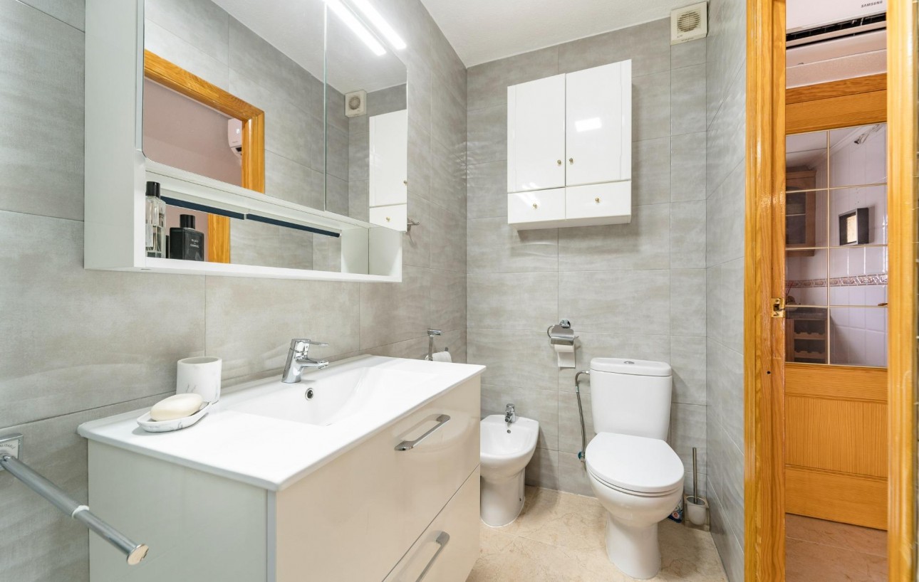 Sale - Casa Tipo Dúplex - Torrevieja - Playa de los Naufragos