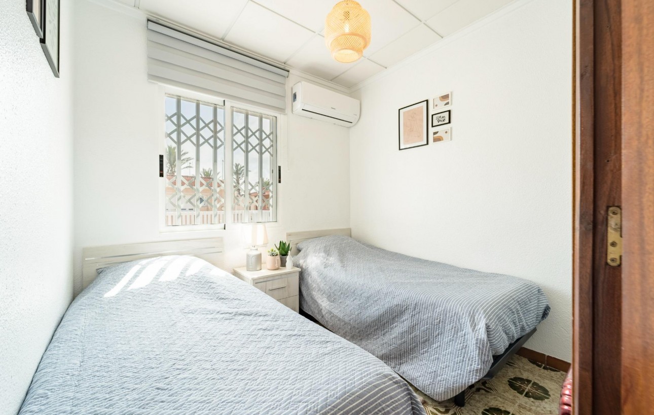 Sale - Casa Tipo Dúplex - Torrevieja - Playa de los Naufragos