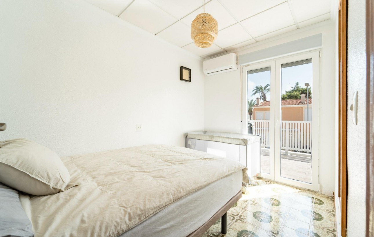 Sale - Casa Tipo Dúplex - Torrevieja - Playa de los Naufragos