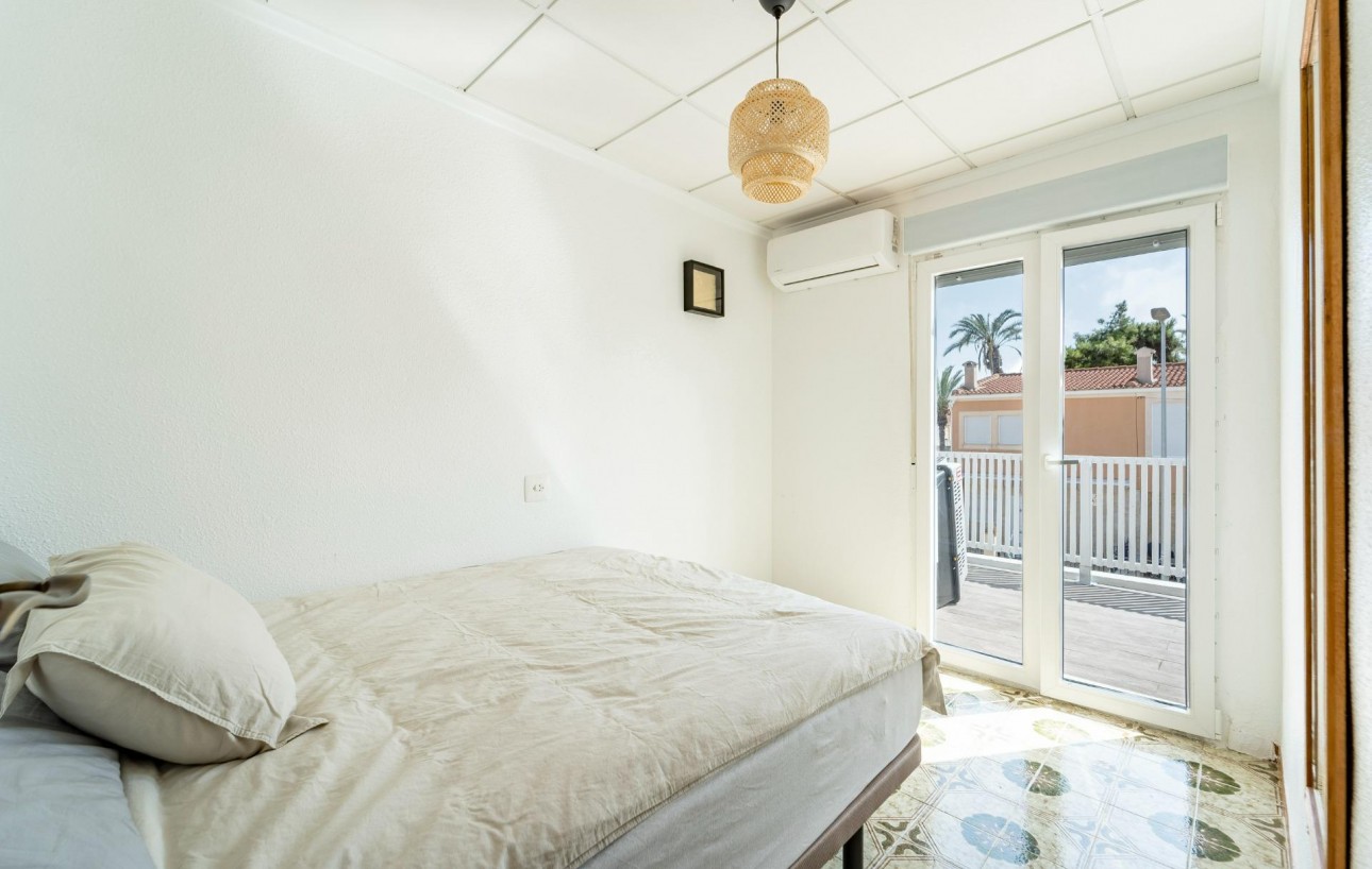 Sale - Casa Tipo Dúplex - Torrevieja - Playa de los Naufragos