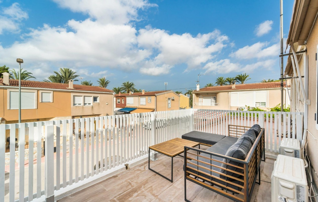 Sale - Casa Tipo Dúplex - Torrevieja - Playa de los Naufragos