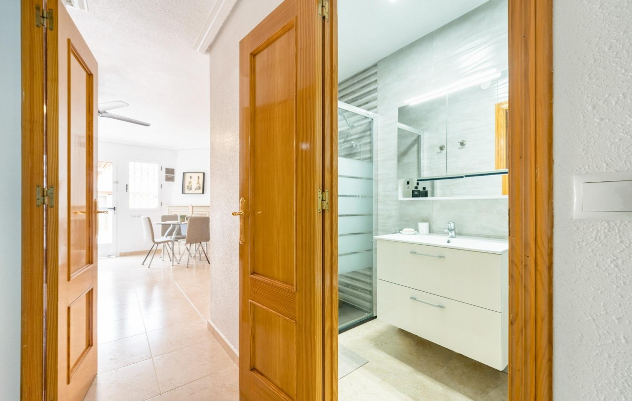 Sale - Casa Tipo Dúplex - Torrevieja - Playa de los Naufragos