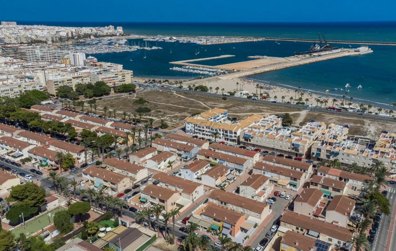Sale - Casa Tipo Dúplex - Torrevieja - Playa de los Naufragos