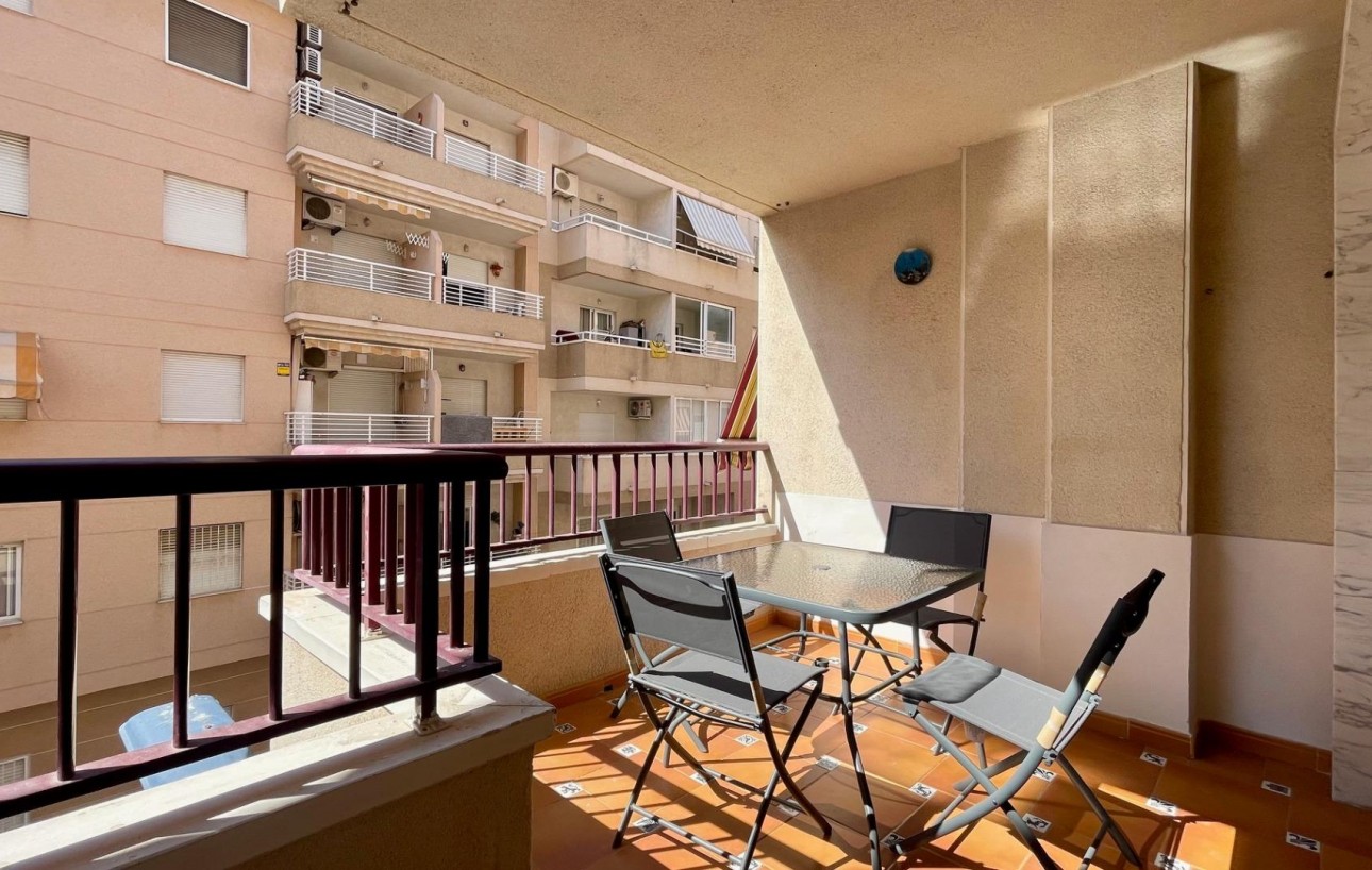 Sale - Apartment - Torrevieja - Centro