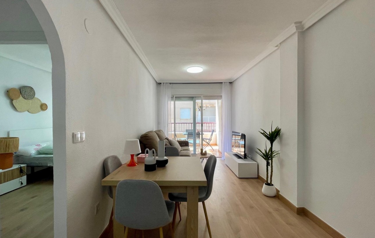 Sale - Apartment - Torrevieja - Centro