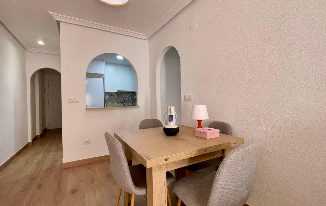 Sale - Apartment - Torrevieja - Centro