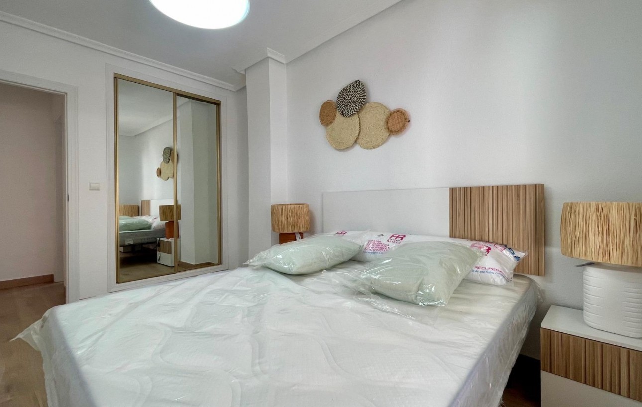 Sale - Apartment - Torrevieja - Centro
