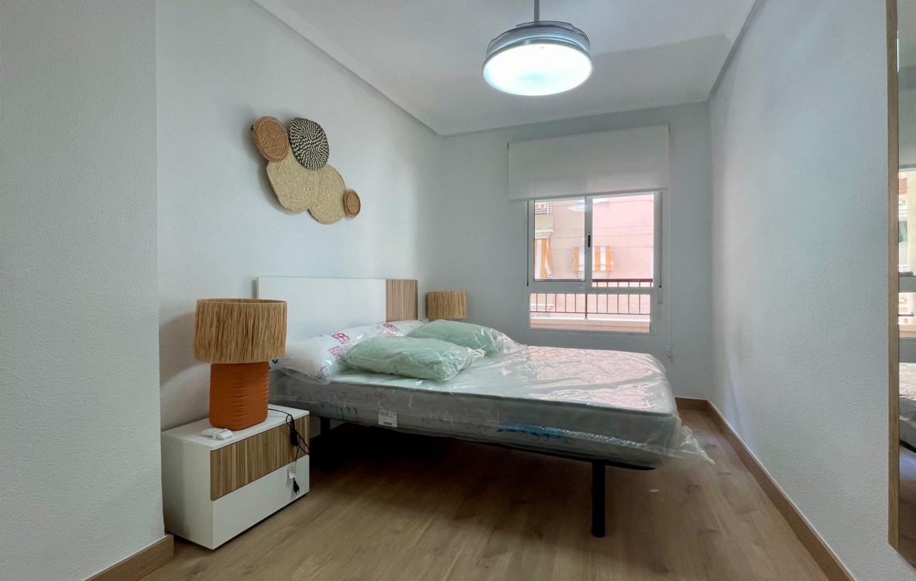 Sale - Apartment - Torrevieja - Centro