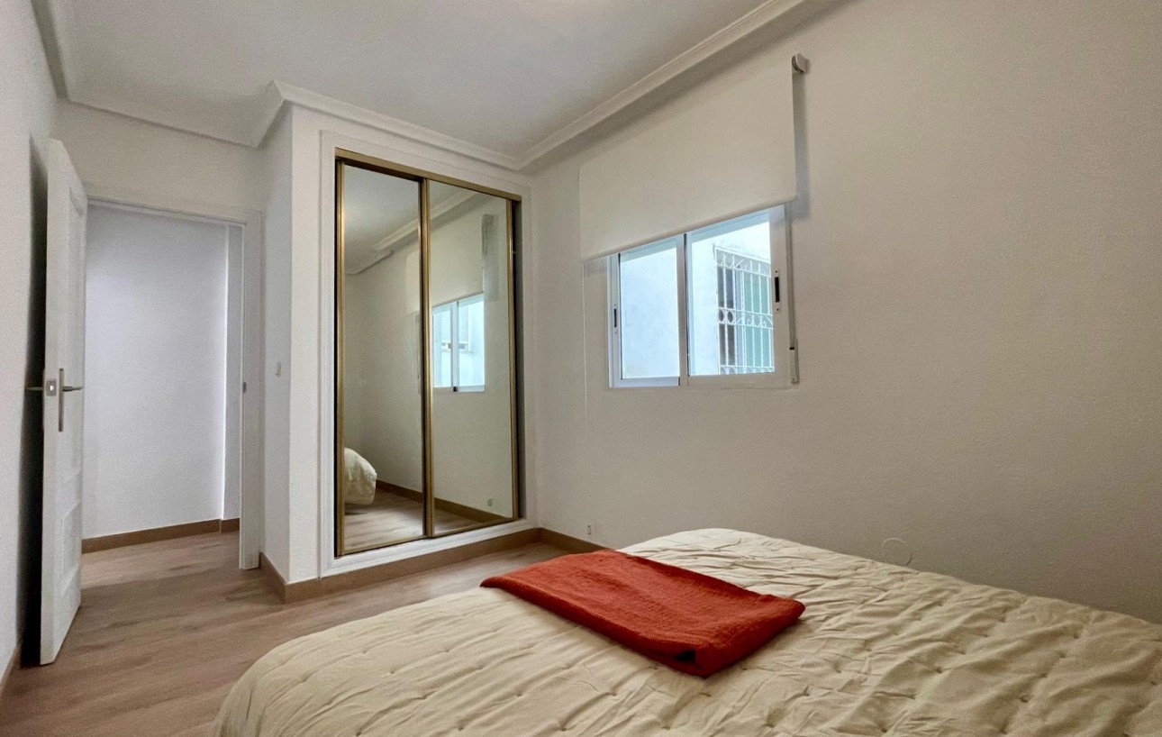 Sale - Apartment - Torrevieja - Centro