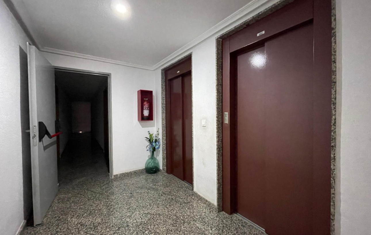 Sale - Apartment - Torrevieja - Centro