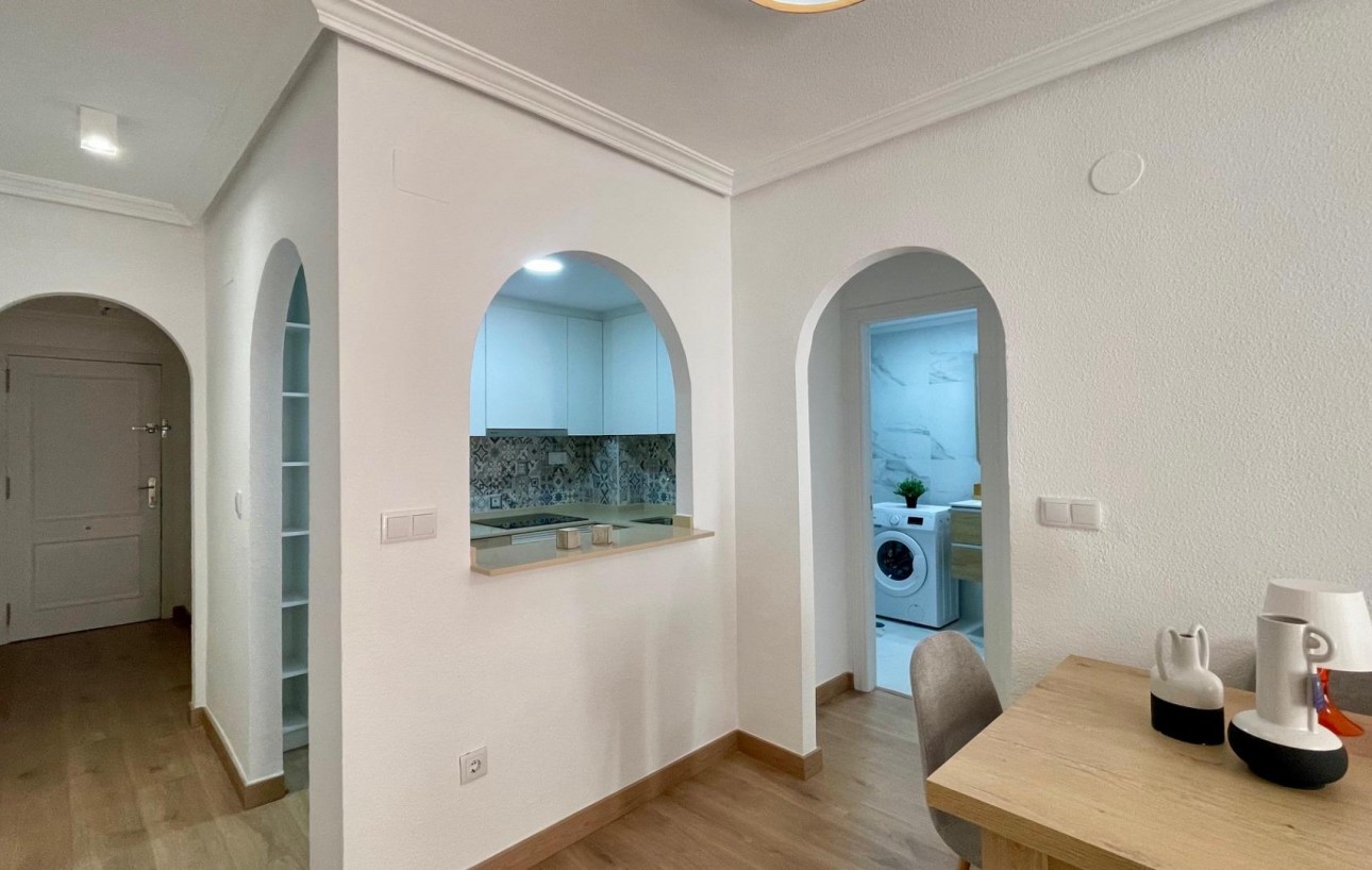 Sale - Apartment - Torrevieja - Centro