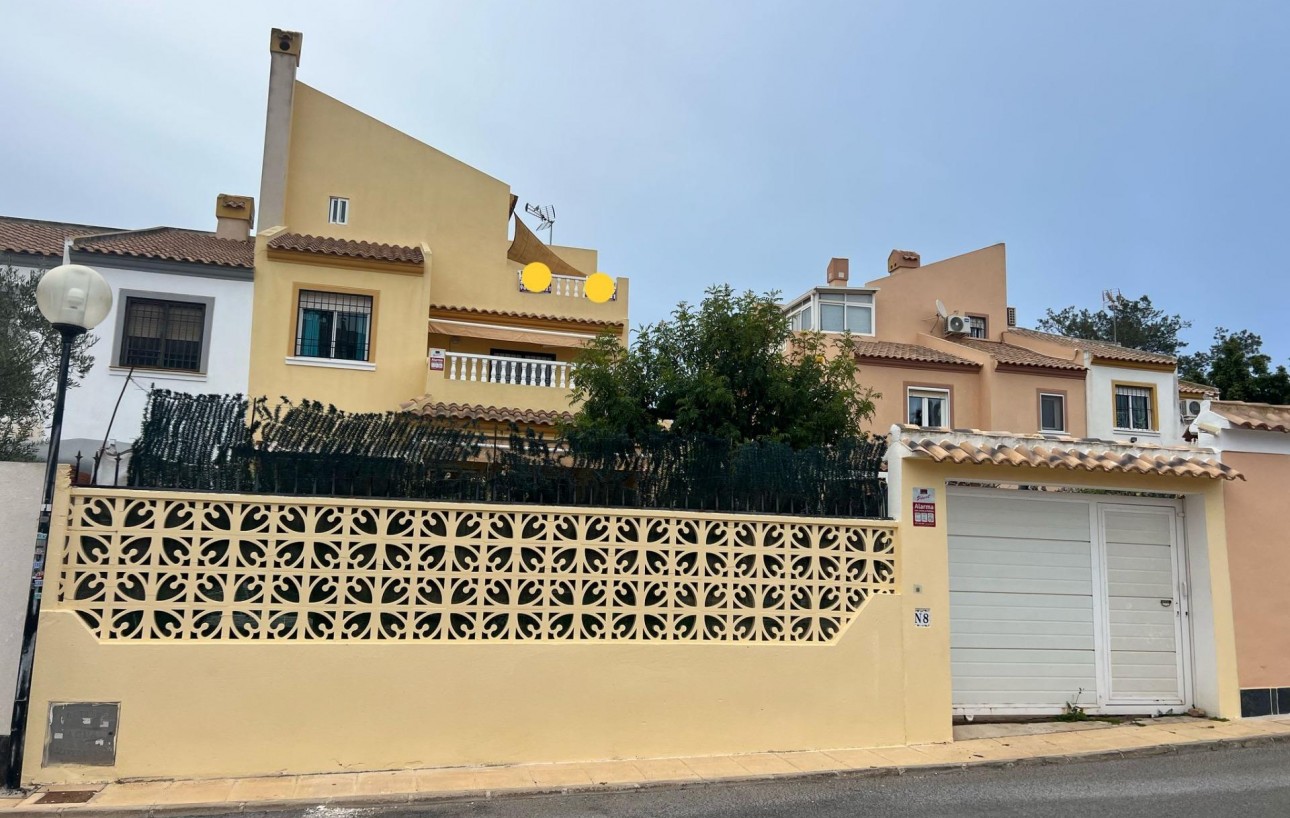 Resale - Chalet - Torrevieja - Aguas Nuevas