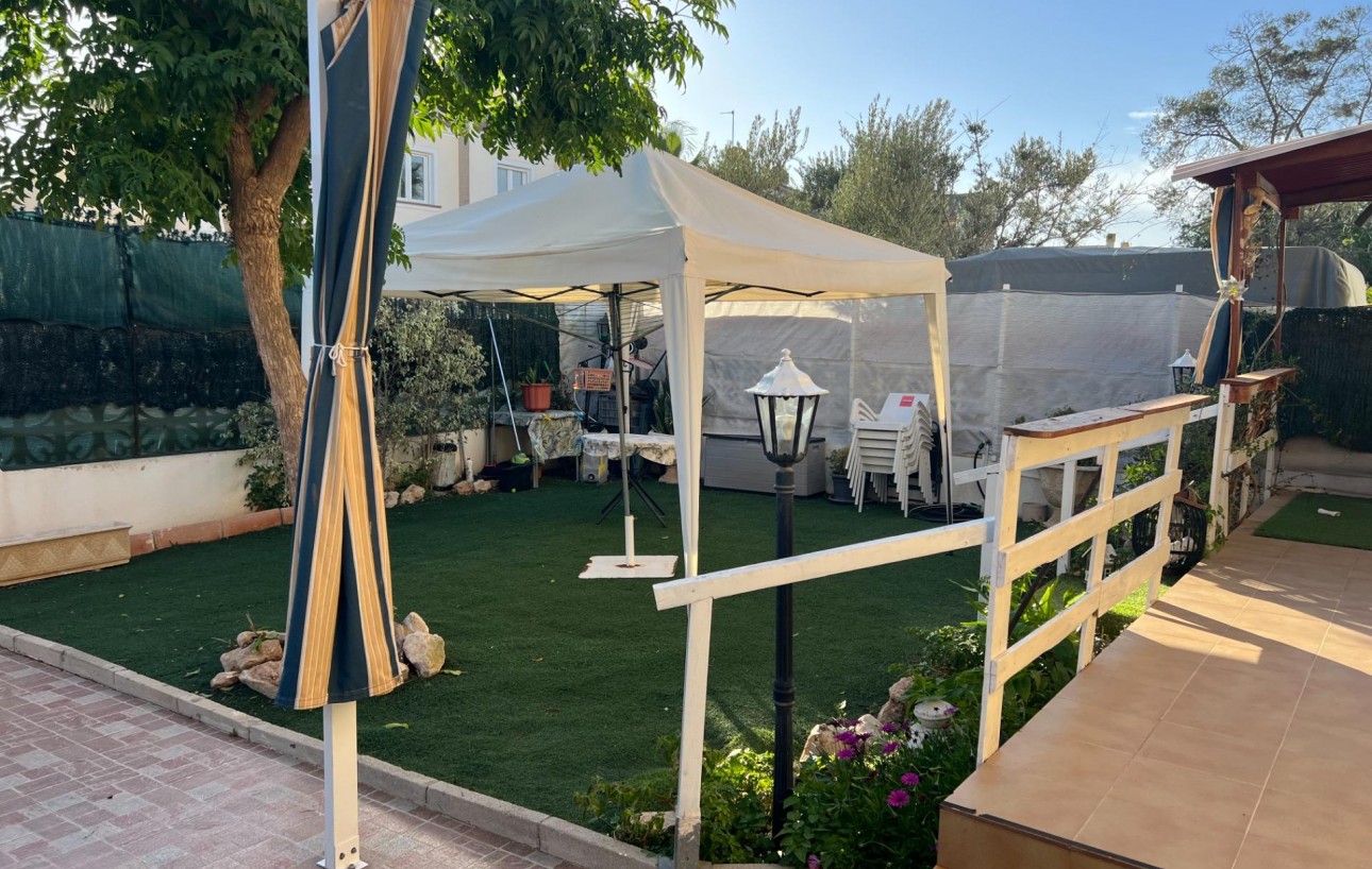 Resale - Chalet - Torrevieja - Aguas Nuevas