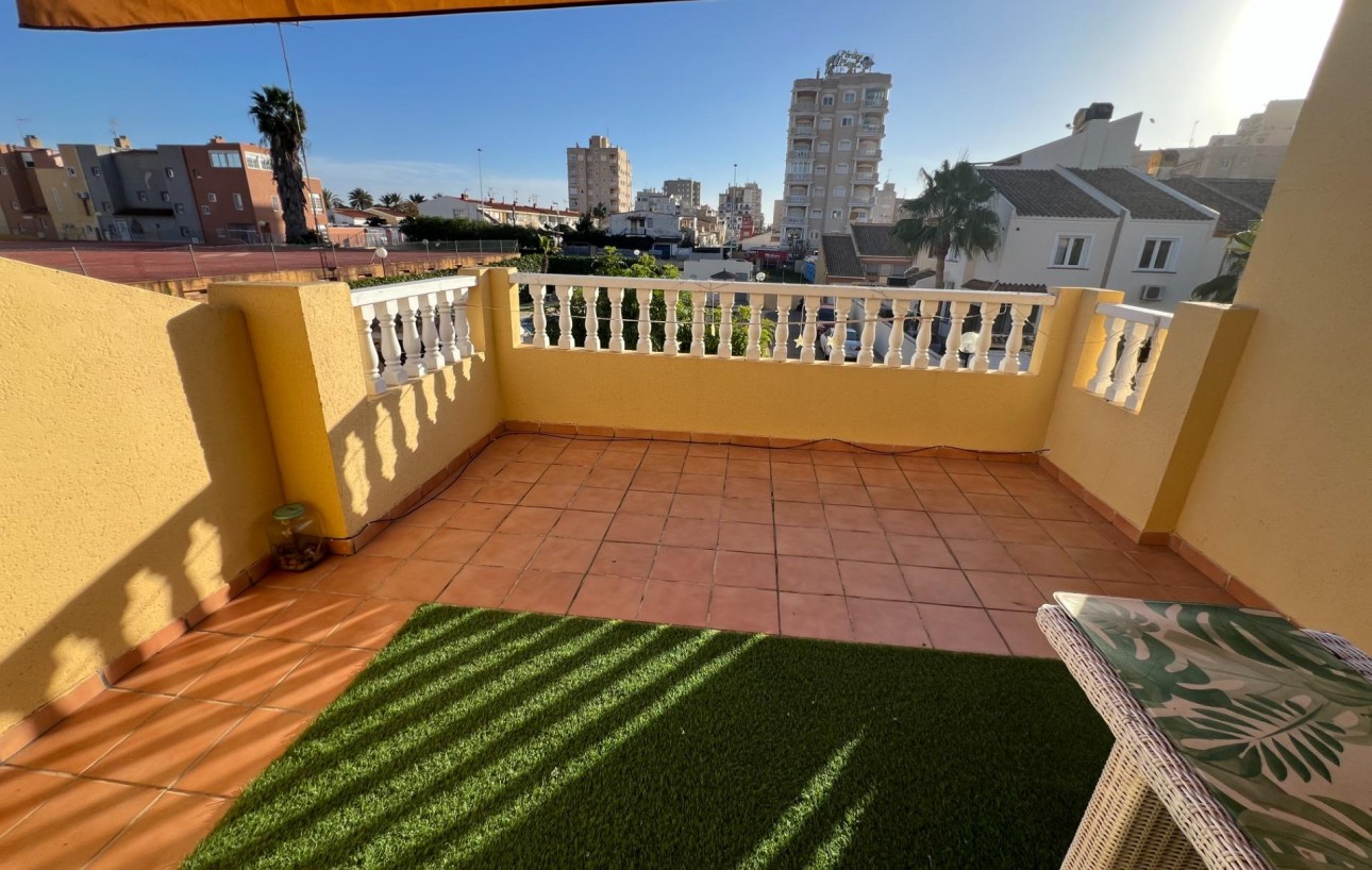 Resale - Chalet - Torrevieja - Aguas Nuevas