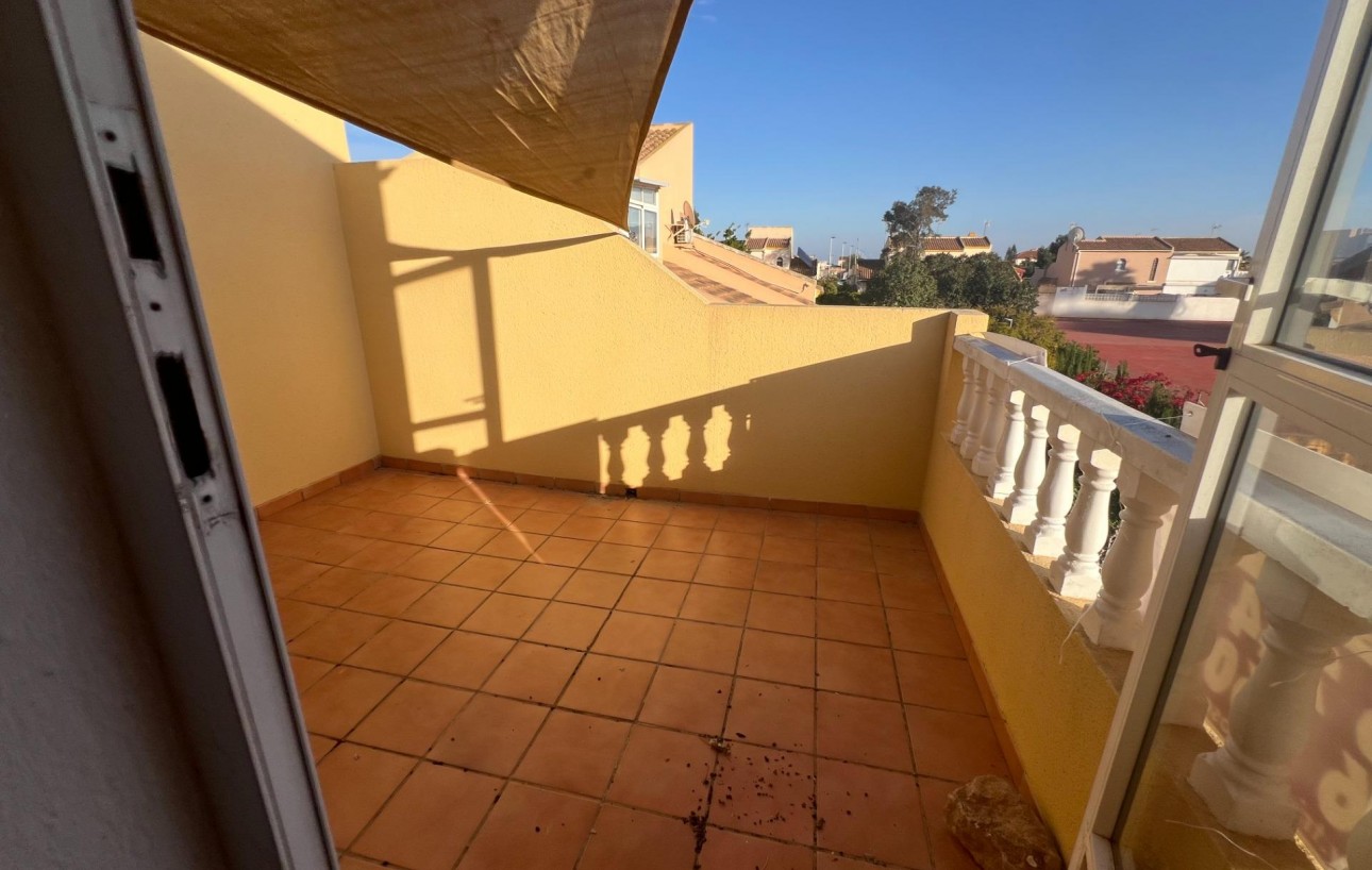 Resale - Chalet - Torrevieja - Aguas Nuevas