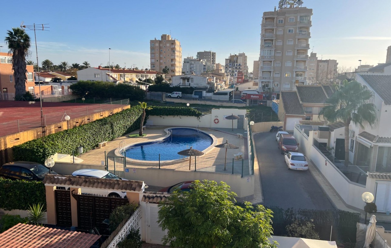 Resale - Chalet - Torrevieja - Aguas Nuevas