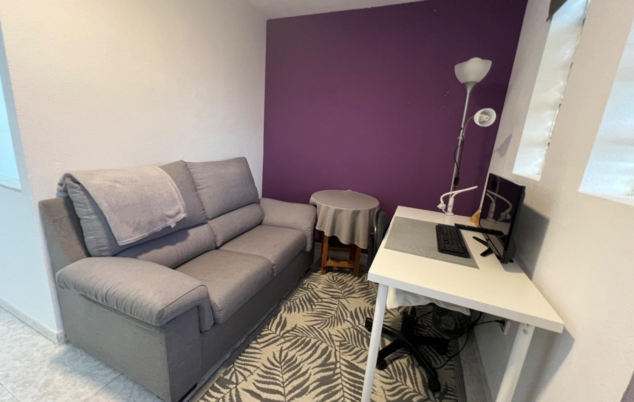 Resale - Chalet - Torrevieja - Aguas Nuevas