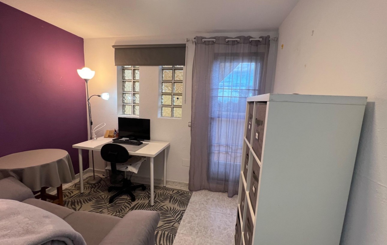 Resale - Chalet - Torrevieja - Aguas Nuevas