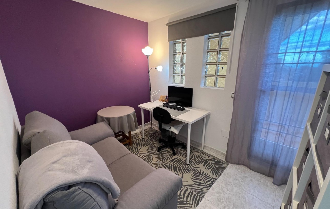 Resale - Chalet - Torrevieja - Aguas Nuevas