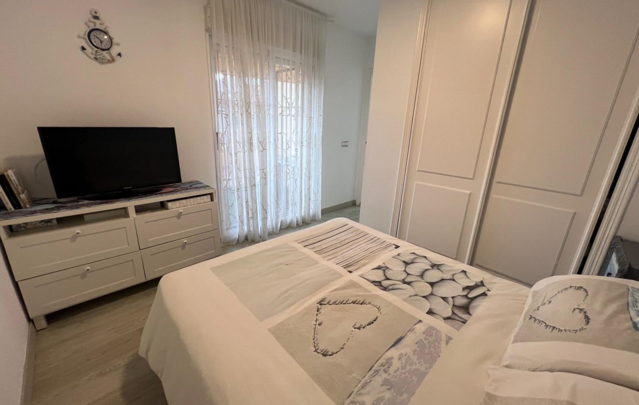 Resale - Chalet - Torrevieja - Aguas Nuevas