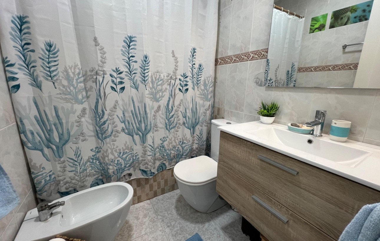 Resale - Chalet - Torrevieja - Aguas Nuevas