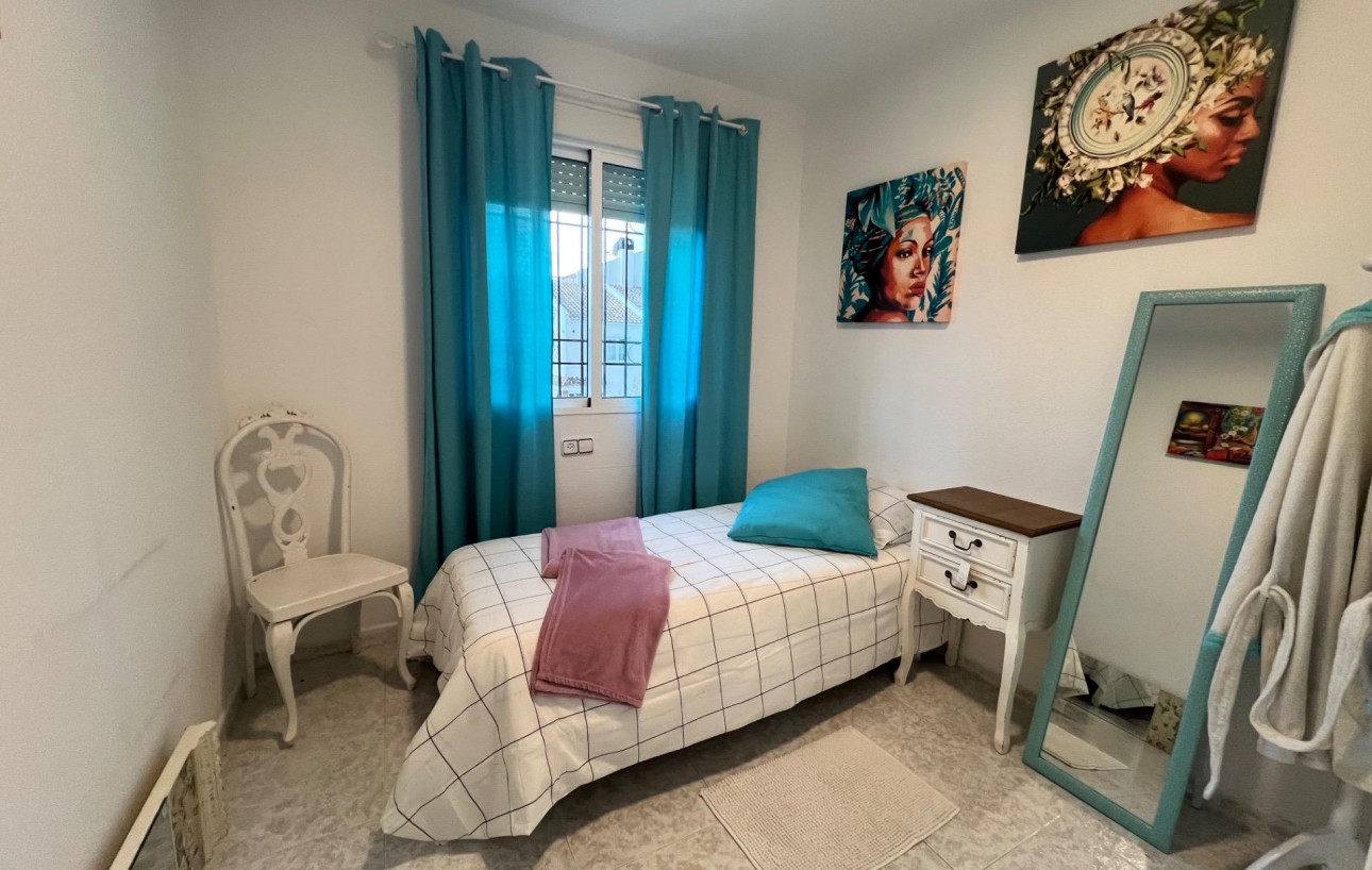 Resale - Chalet - Torrevieja - Aguas Nuevas